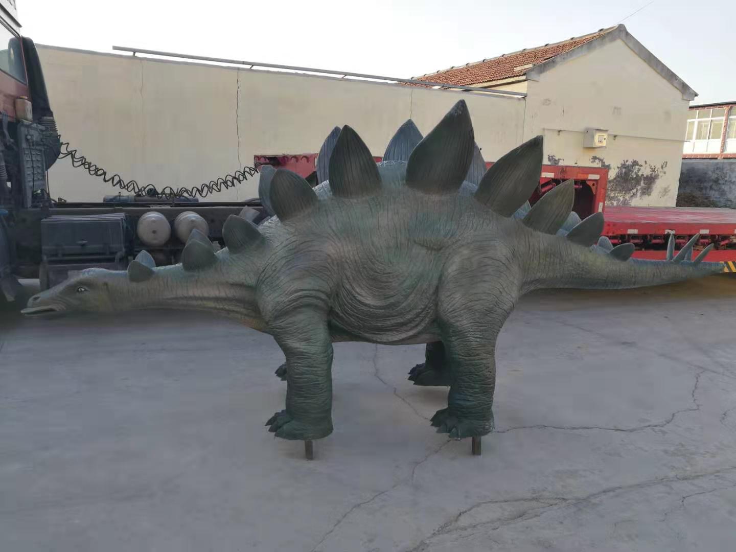 恐龍雕塑項目部分完工，出廠安裝（組圖）。