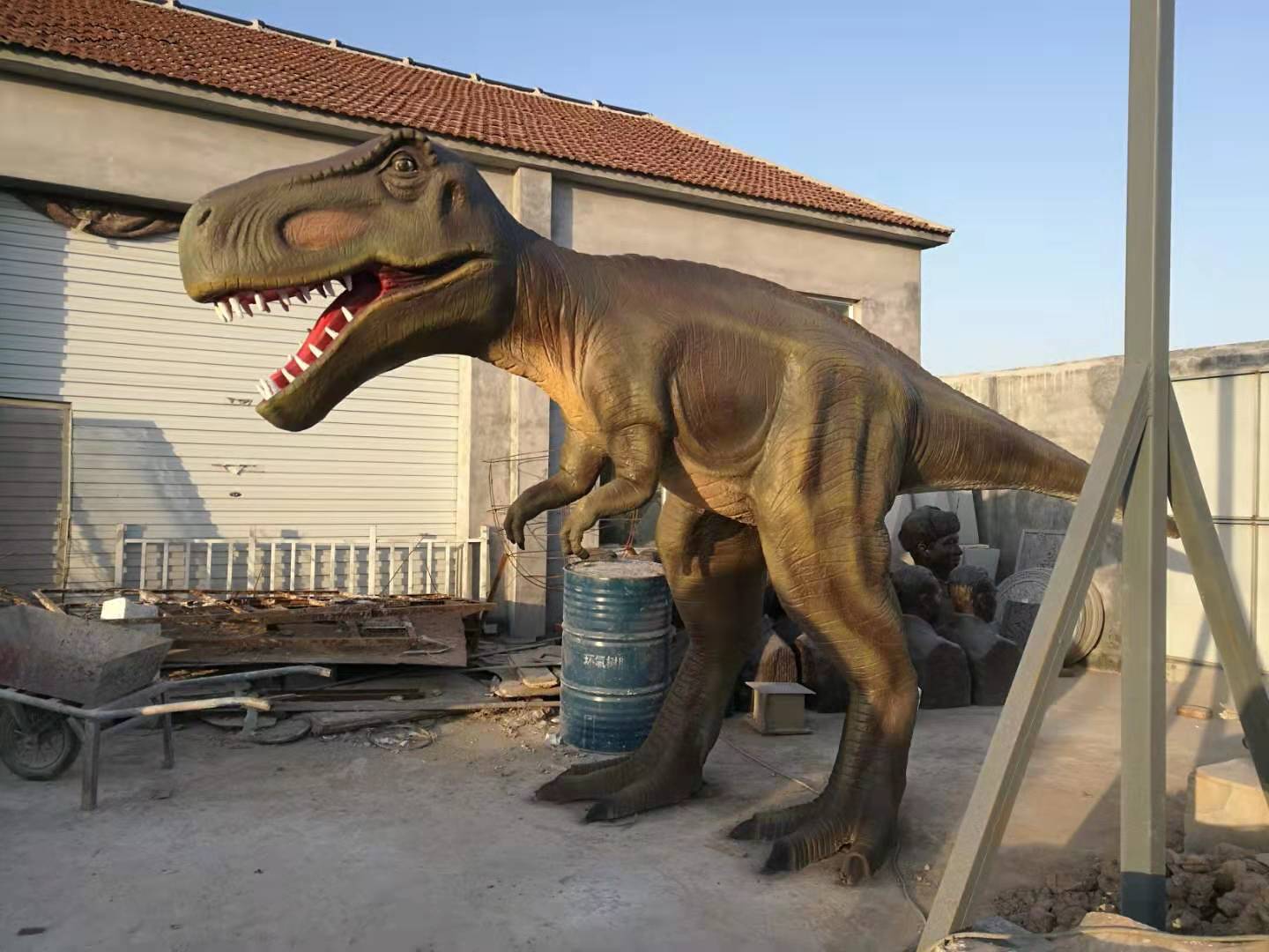 恐龍雕塑項目部分完工，出廠安裝（組圖）。